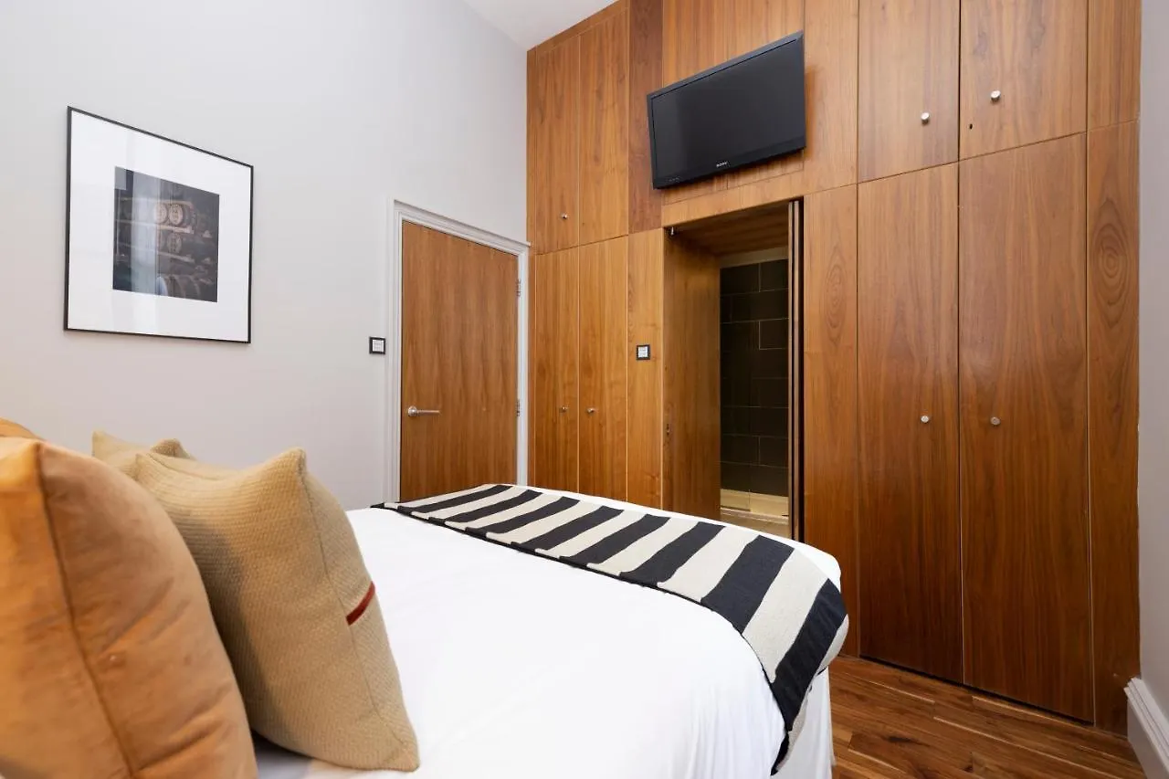 Joivy Chic 2Br Apt With City Views At The Heart Of Old Town Edinburgh Apartment