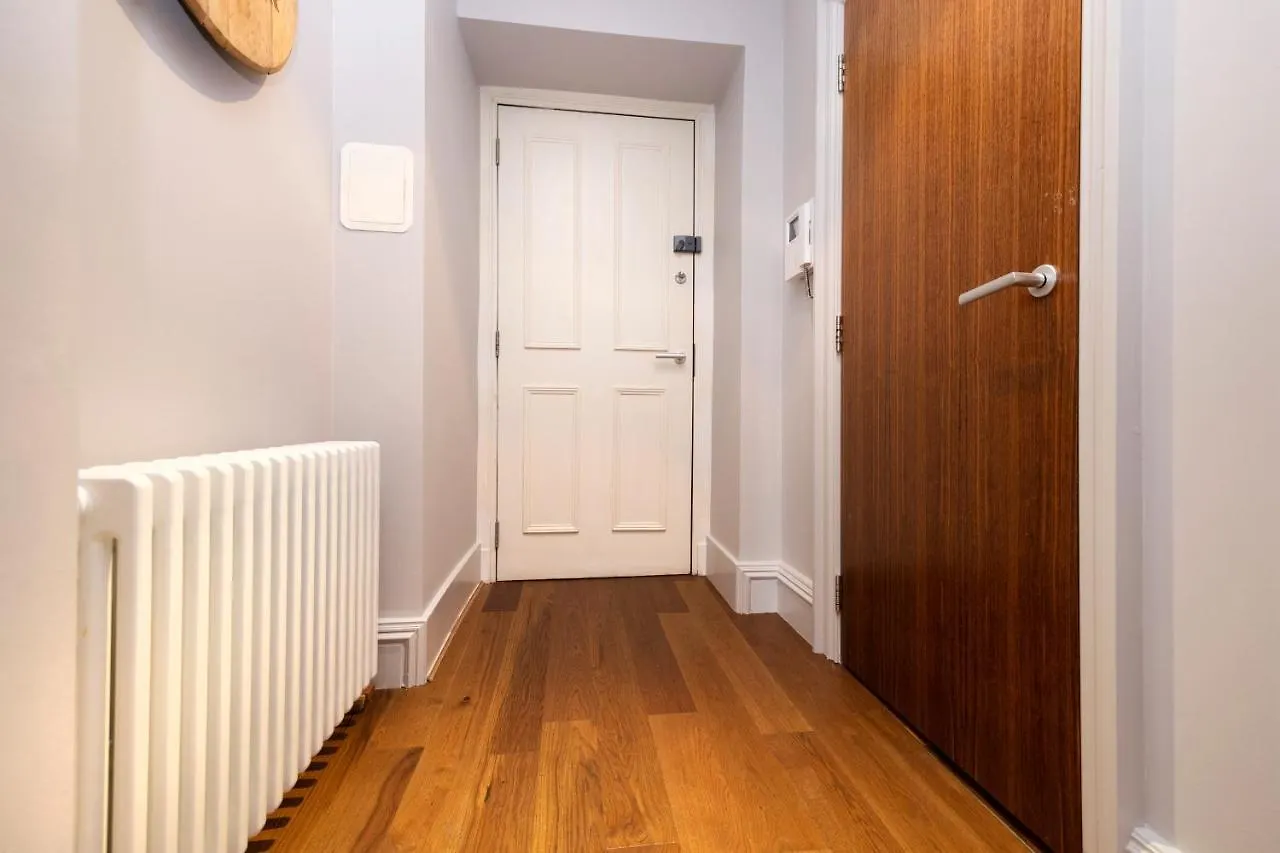 Apartment Joivy Chic 2Br Apt With City Views At The Heart Of Old Town Edinburgh