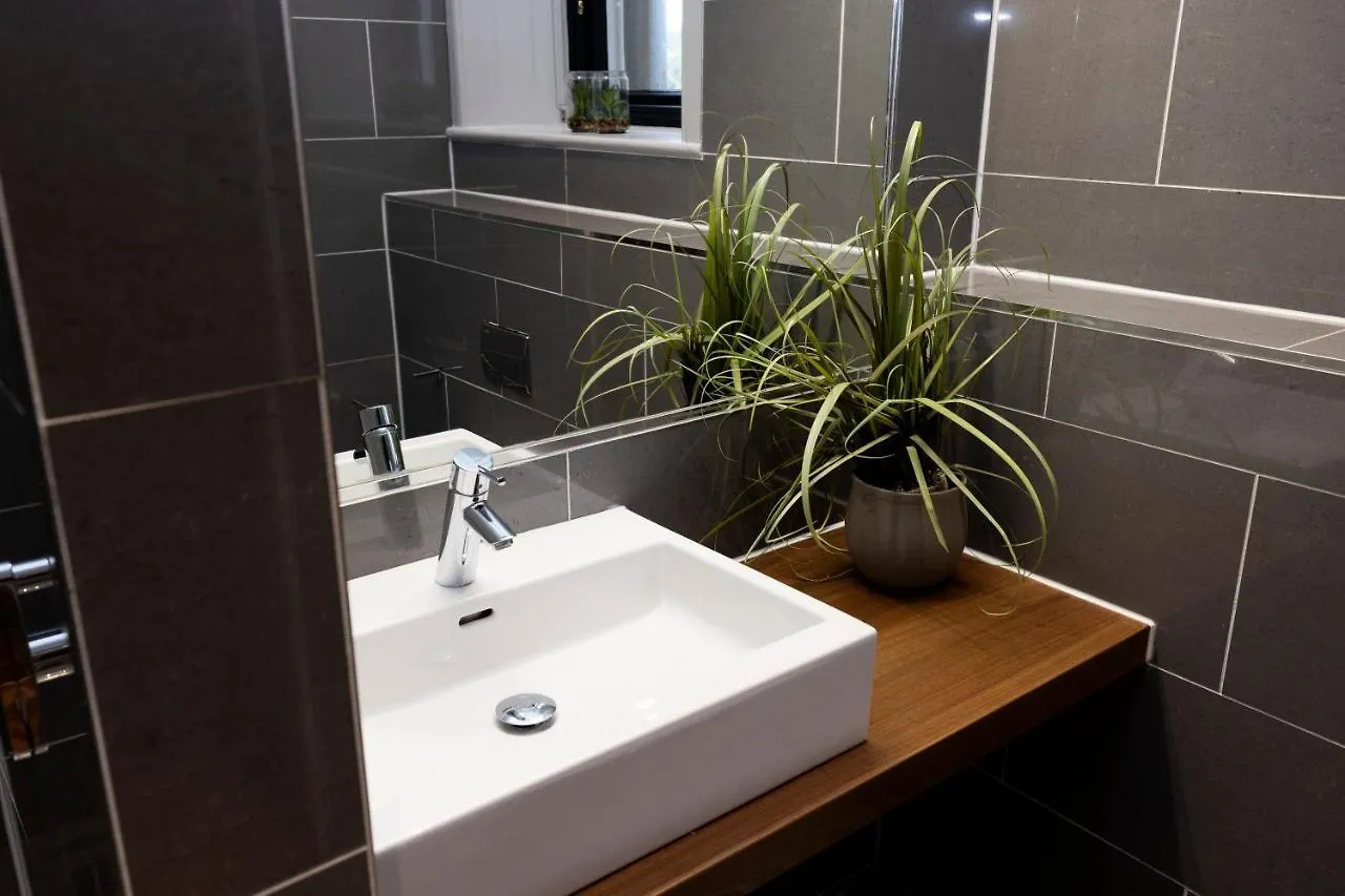 Joivy Chic 2Br Apt With City Views At The Heart Of Old Town Edinburgh United Kingdom