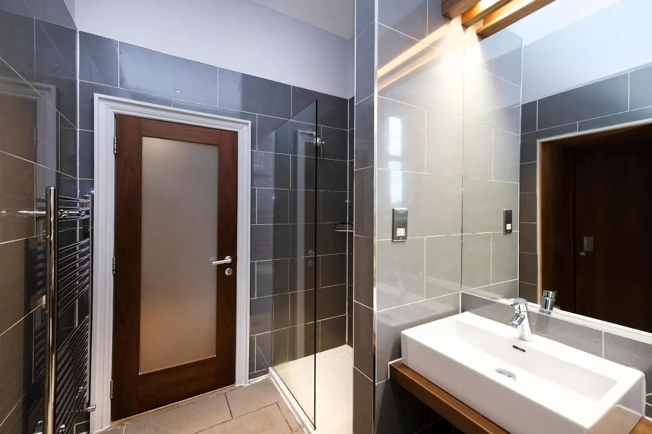 Apartment Joivy Chic 2Br Apt With City Views At The Heart Of Old Town Edinburgh