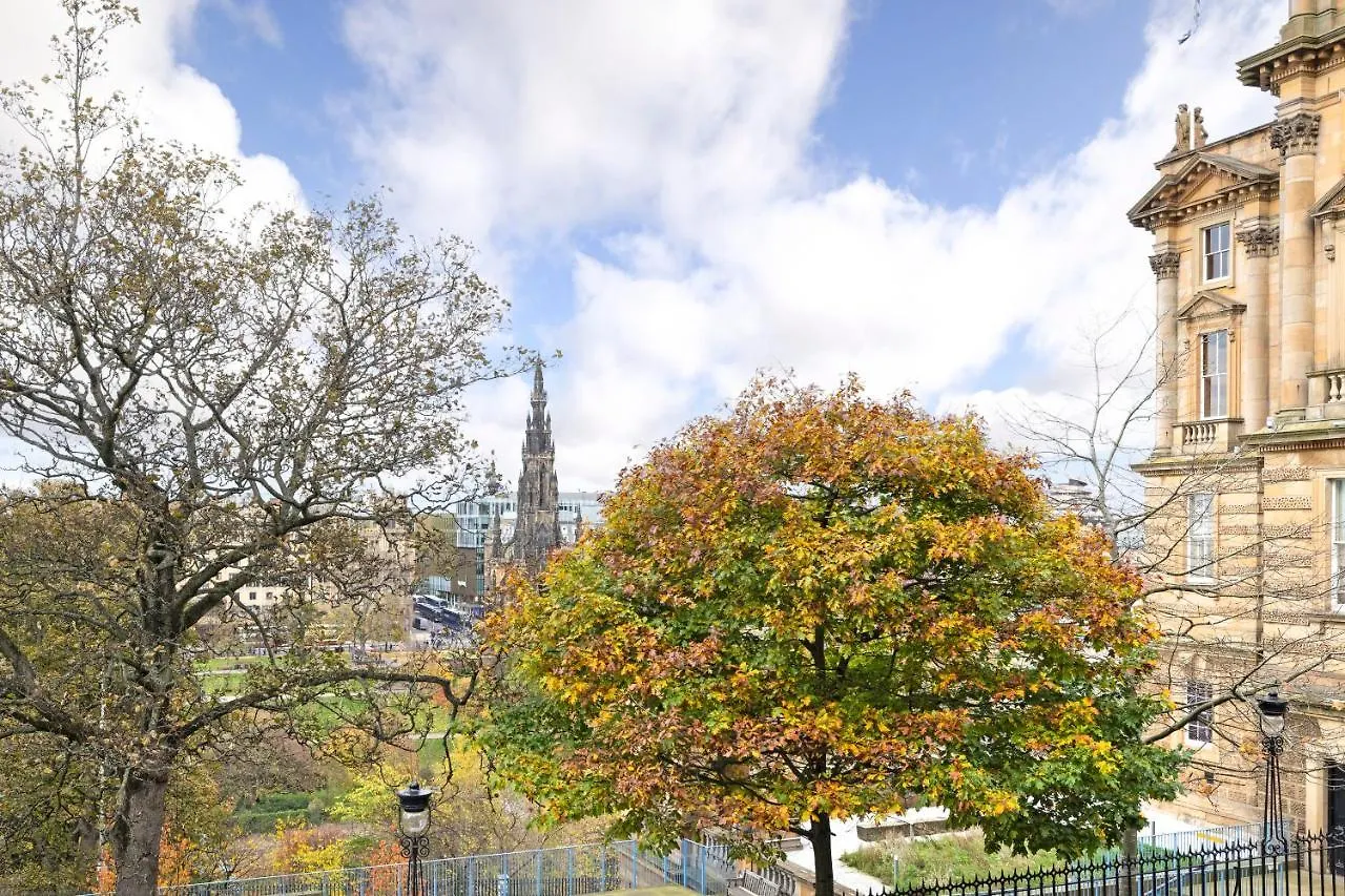 Joivy Chic 2Br Apt With City Views At The Heart Of Old Town Edinburgh United Kingdom