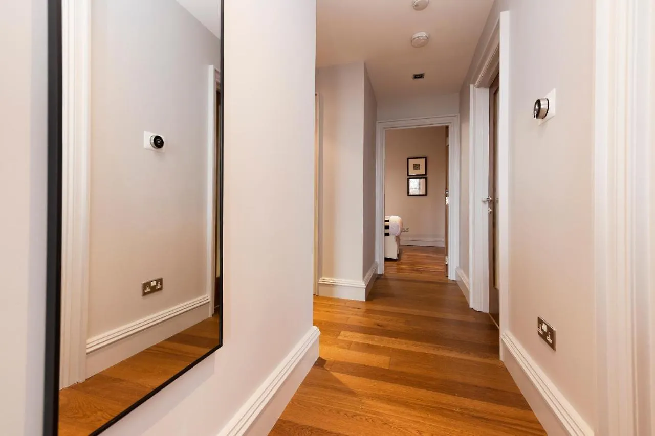 Joivy Chic 2Br Apt With City Views At The Heart Of Old Town Edinburgh United Kingdom