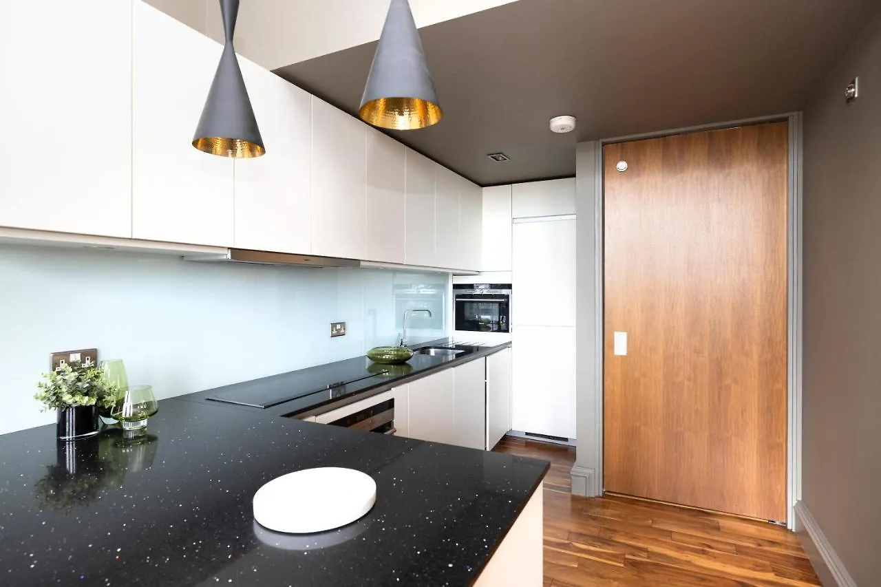 Joivy Chic 2Br Apt With City Views At The Heart Of Old Town Edinburgh Apartment