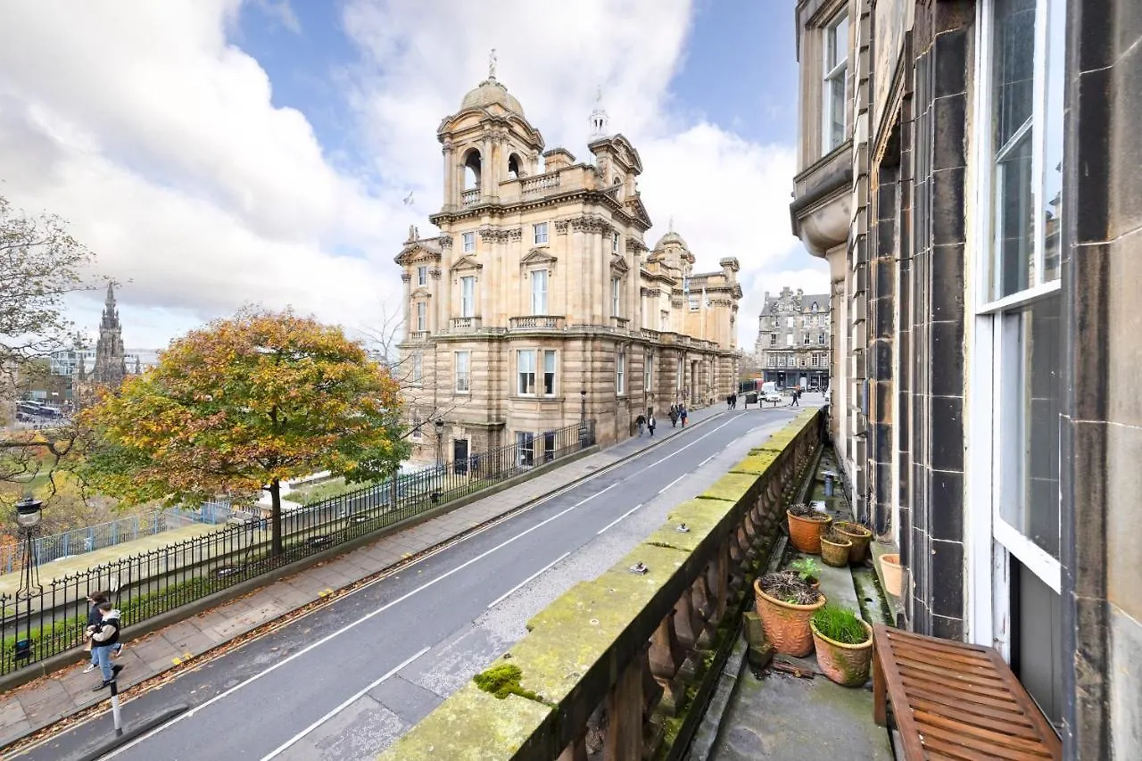 Joivy Chic 2Br Apt With City Views At The Heart Of Old Town Edinburgh