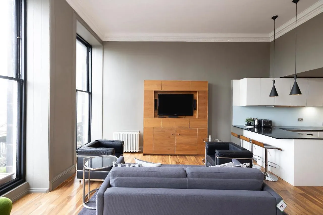 Joivy Chic 2Br Apt With City Views At The Heart Of Old Town Edinburgh United Kingdom