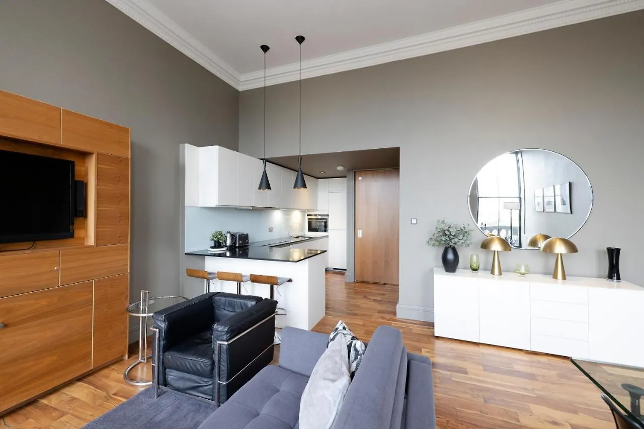 Joivy Chic 2Br Apt With City Views At The Heart Of Old Town Edinburgh 0*,