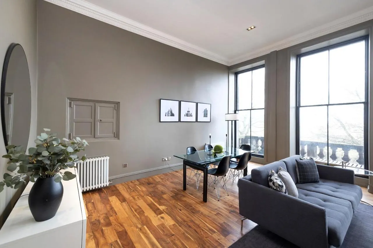 Joivy Chic 2Br Apt With City Views At The Heart Of Old Town Edinburgh