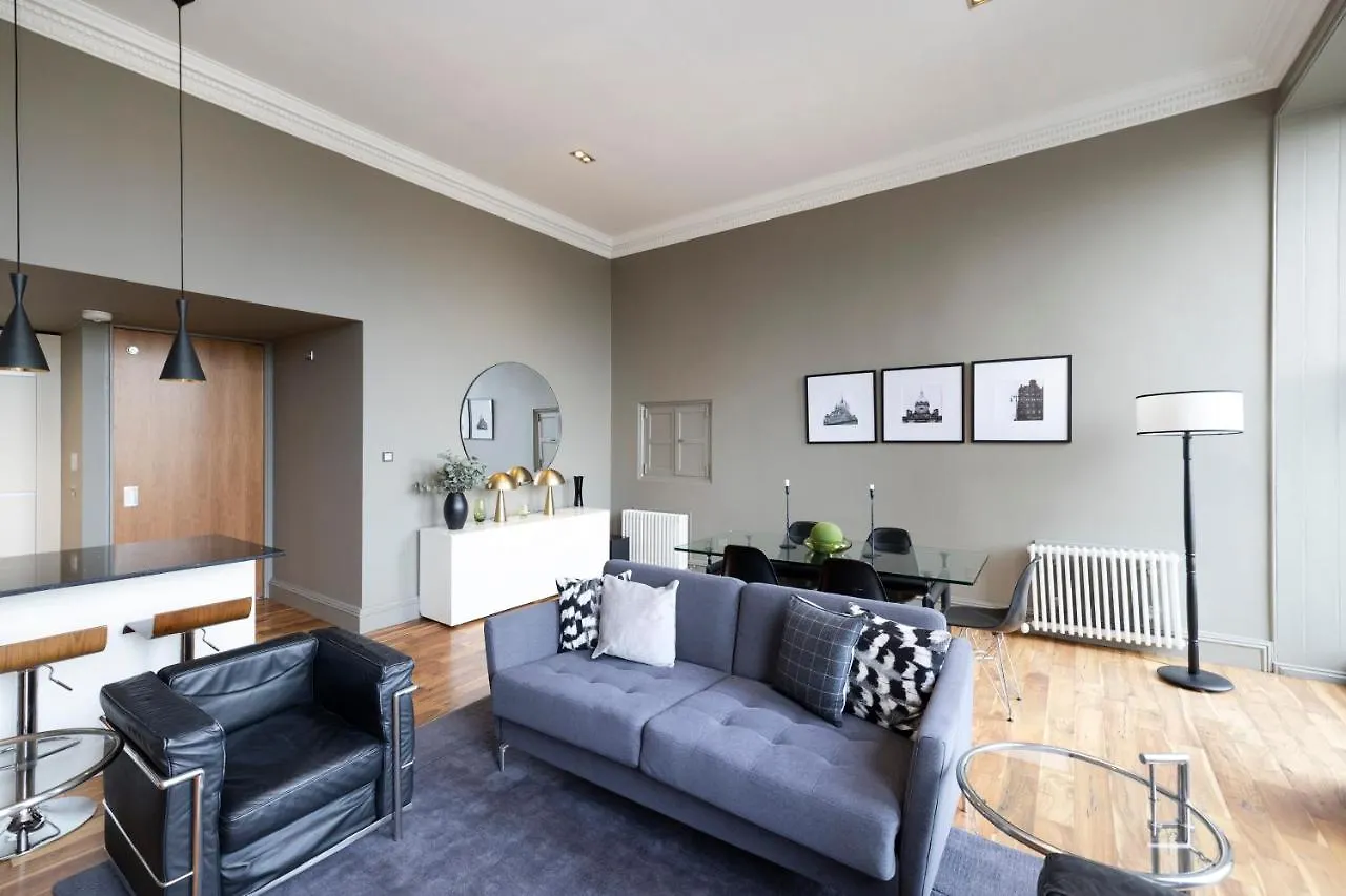 Joivy Chic 2Br Apt With City Views At The Heart Of Old Town Edinburgh Apartment